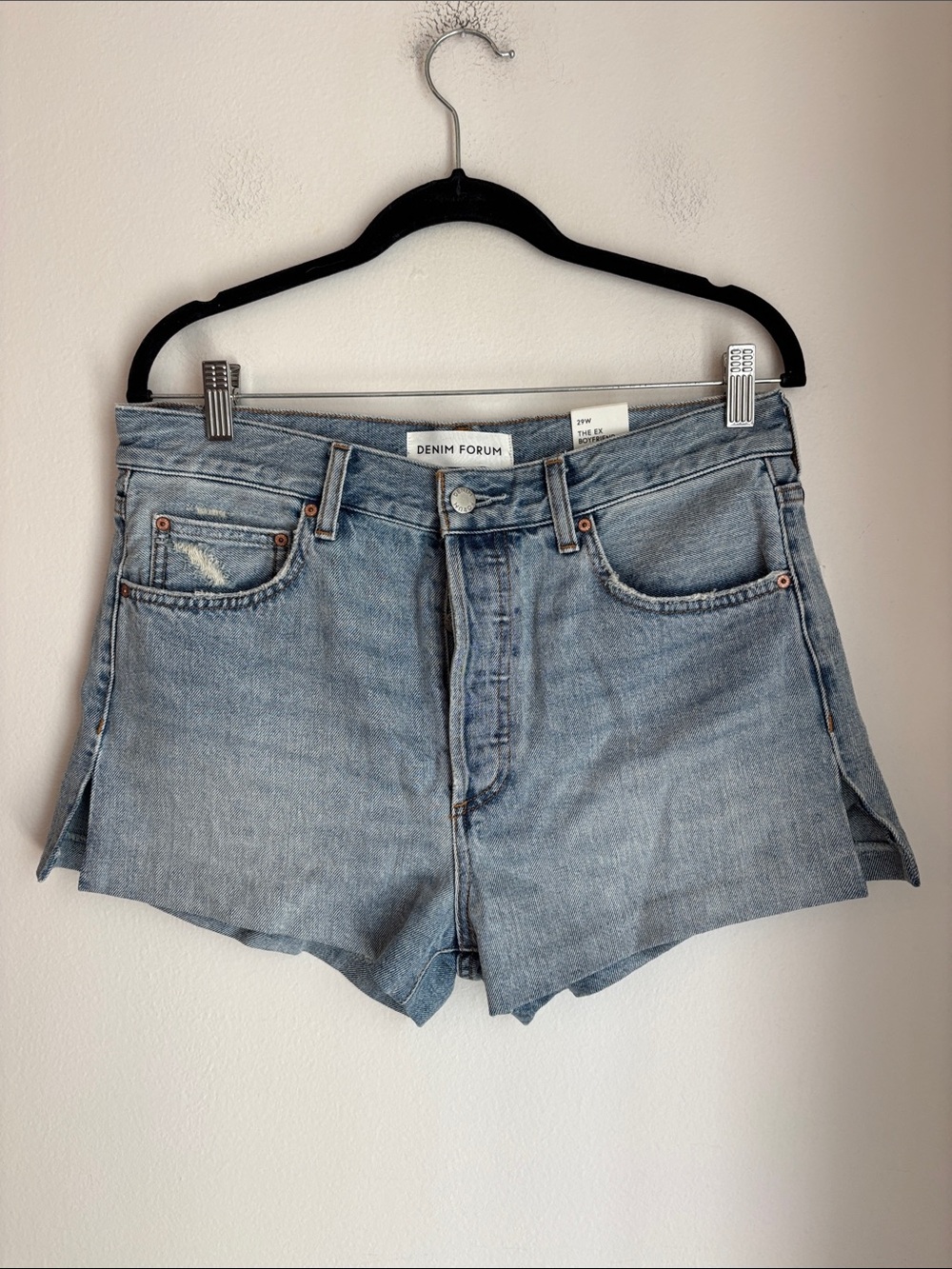 Aritiza denim forum Ex-boyfriend hi-rise micro jean shorts light Blue Distressed